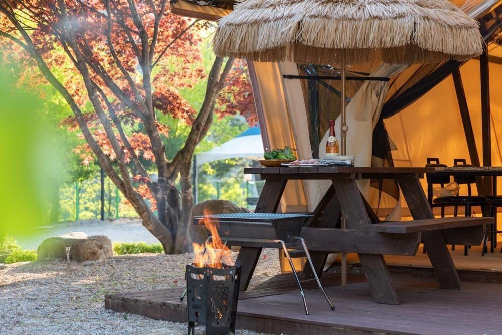 Inje Naerincheon Glamping Hotel Phòng bức ảnh