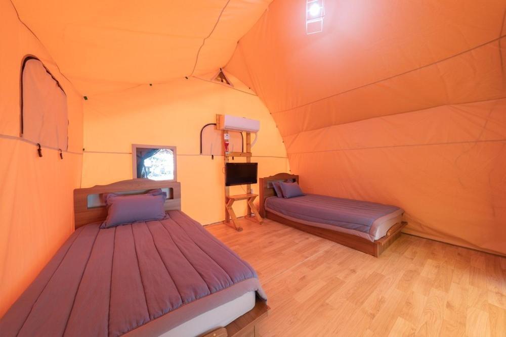 Inje Naerincheon Glamping Hotel Phòng bức ảnh