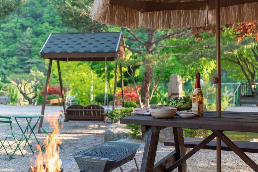 Inje Naerincheon Glamping Hotel Phòng bức ảnh