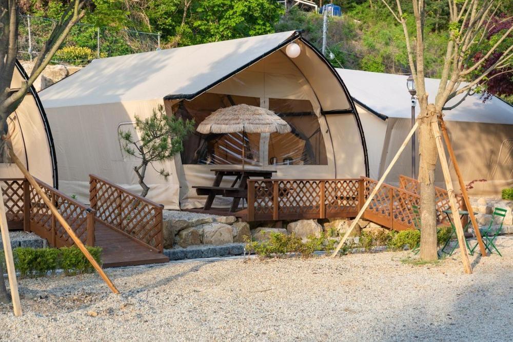 Inje Naerincheon Glamping Hotel Ngoại thất bức ảnh