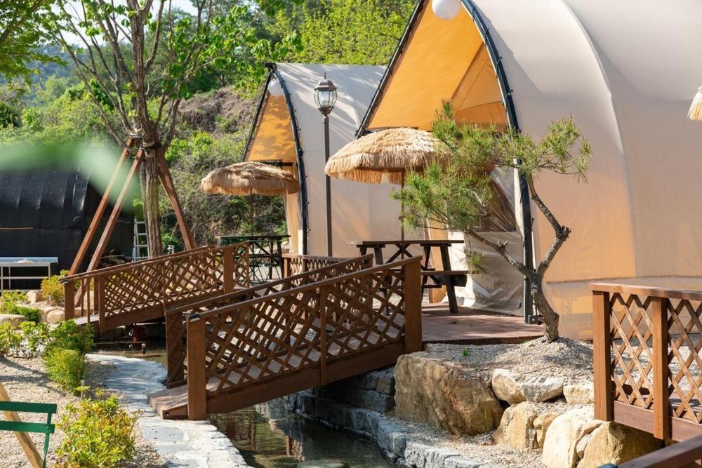 Inje Naerincheon Glamping Hotel Ngoại thất bức ảnh