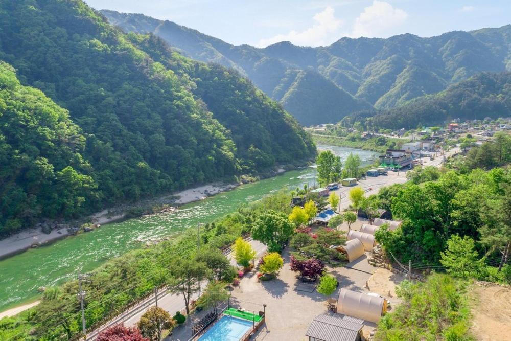 Inje Naerincheon Glamping Hotel Ngoại thất bức ảnh