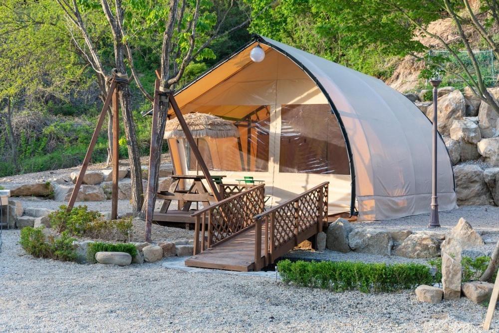 Inje Naerincheon Glamping Hotel Ngoại thất bức ảnh