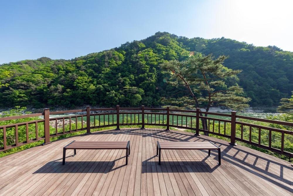 Inje Naerincheon Glamping Hotel Ngoại thất bức ảnh