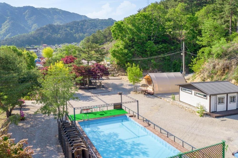 Inje Naerincheon Glamping Hotel Ngoại thất bức ảnh