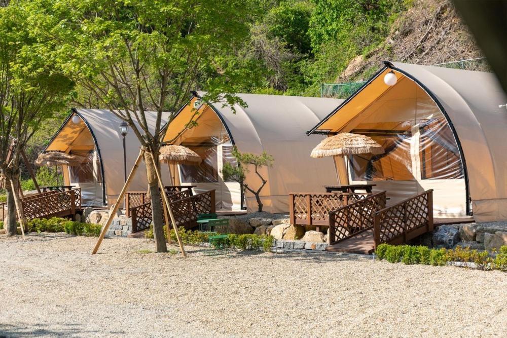 Inje Naerincheon Glamping Hotel Ngoại thất bức ảnh