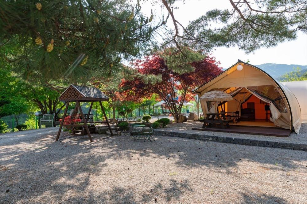 Inje Naerincheon Glamping Hotel Ngoại thất bức ảnh