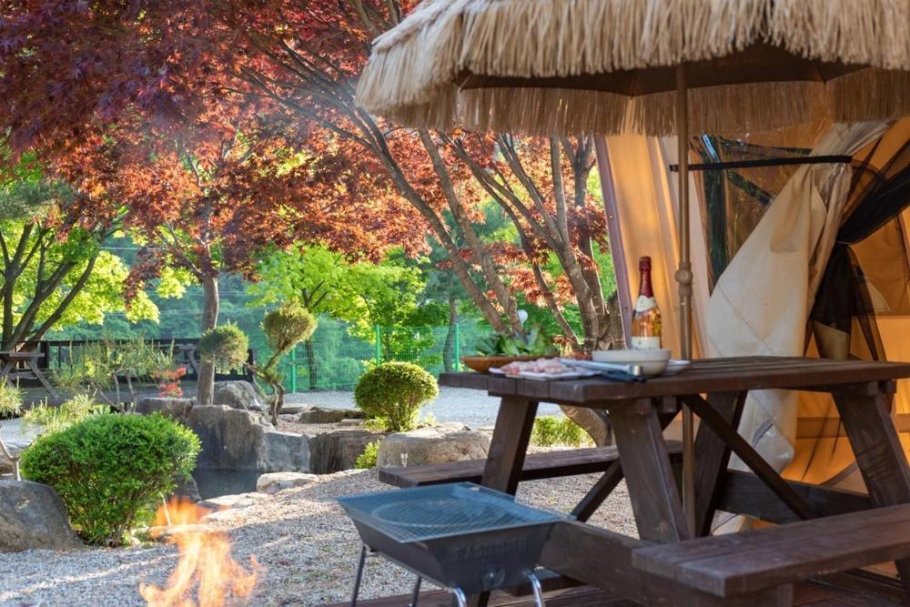 Inje Naerincheon Glamping Hotel Ngoại thất bức ảnh