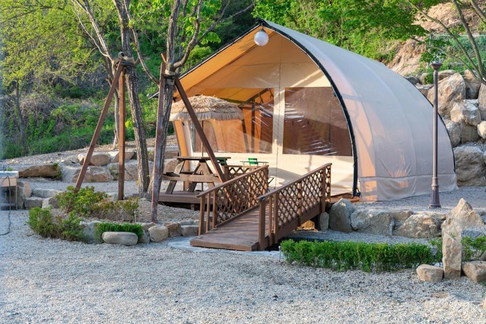 Inje Naerincheon Glamping Hotel Ngoại thất bức ảnh