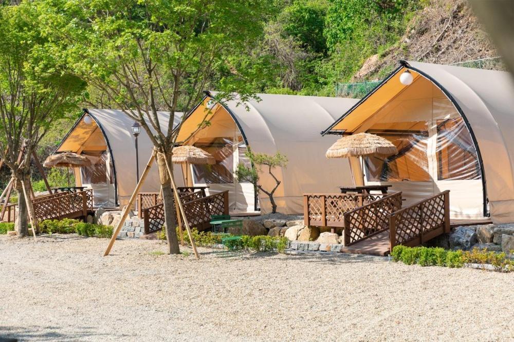 Inje Naerincheon Glamping Hotel Ngoại thất bức ảnh